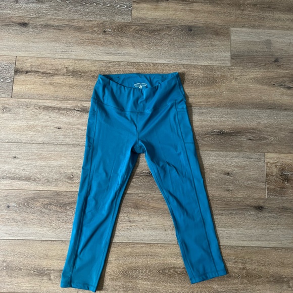 ✨NWOT Cropped Leggings ✨ - Picture 4 of 6